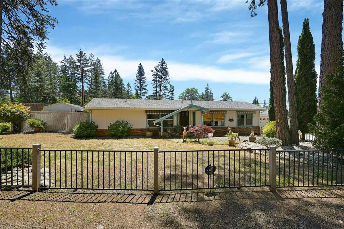 10039 KENWOOD DR, GRASS VALLEY, CA 95949, photo 1 of 33